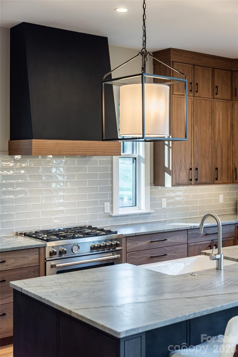 450 Barrington Dr, Asheville, NC 28803