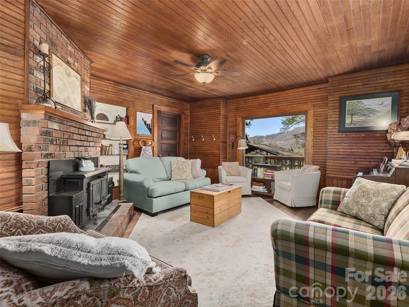 608 Evans Rd, Canton, NC 28716