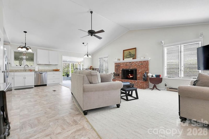 222 Sedi Ln, Brevard, NC 28712