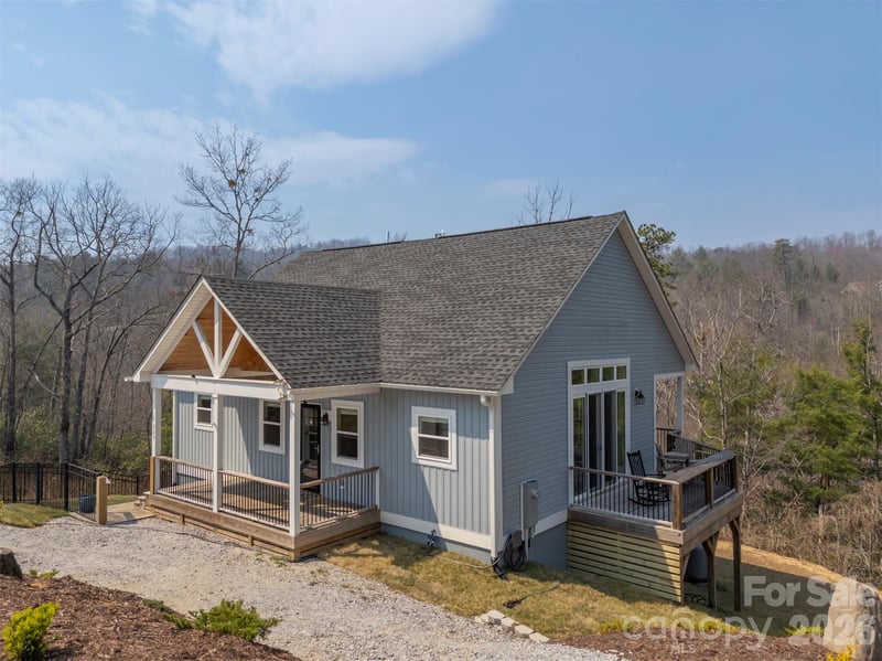 823 Silverstone Dr, Hendersonville, NC 28792