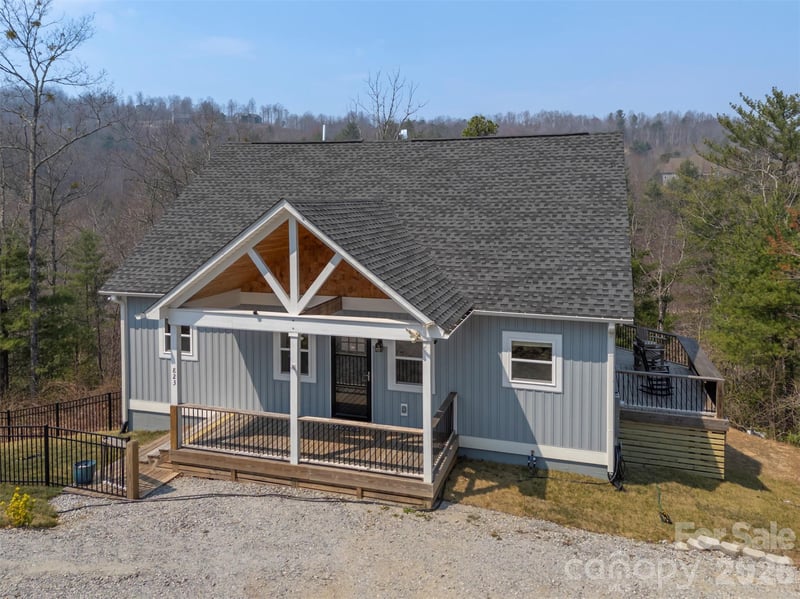 823 Silverstone Dr, Hendersonville, NC 28792