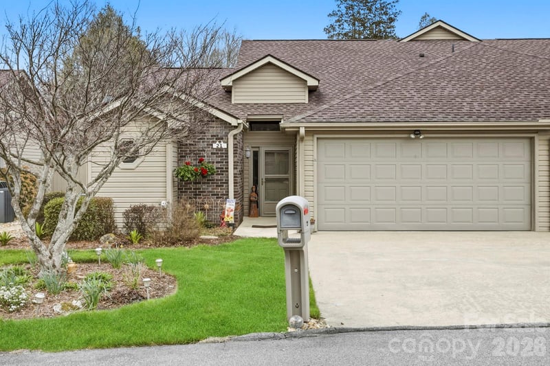21 Tisha Ln, Hendersonville, NC 28739