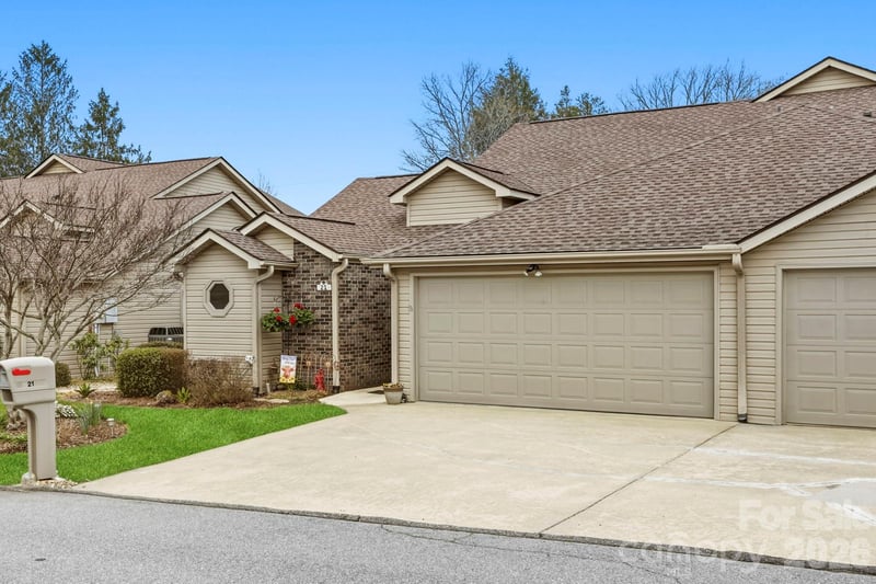 21 Tisha Ln, Hendersonville, NC 28739