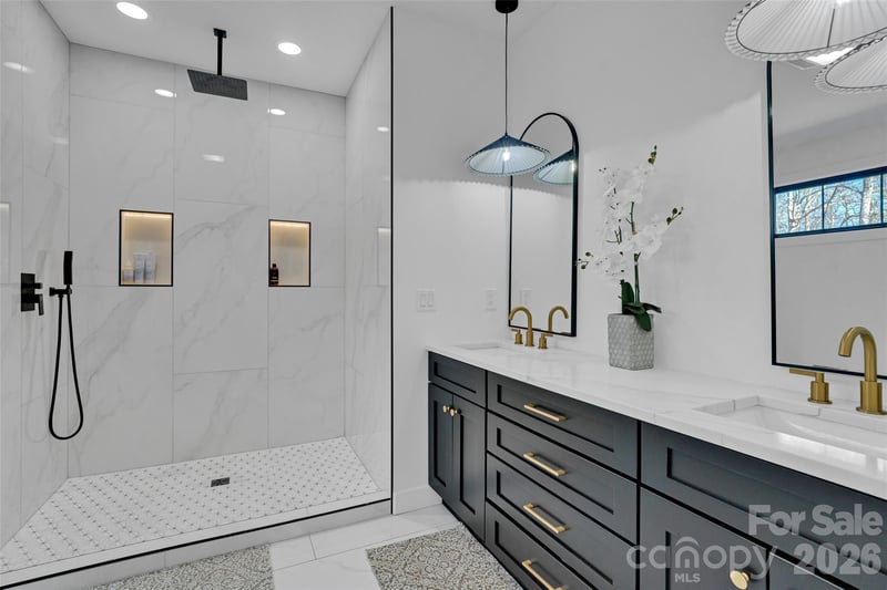 26 Pineview Rd, Fairview, NC 28730