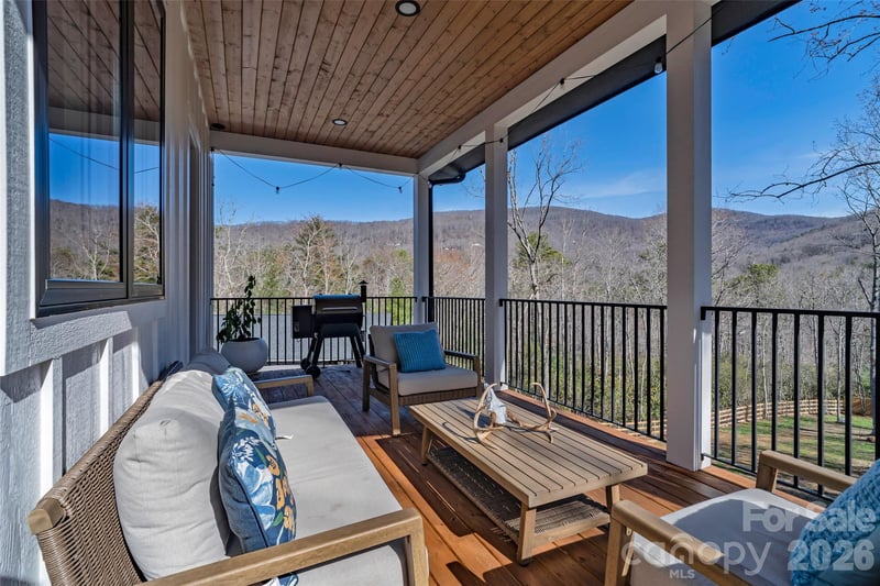 26 Pineview Rd, Fairview, NC 28730