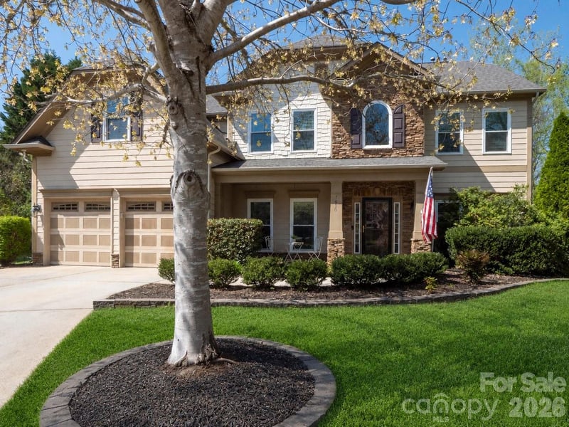 1800 Robbins Meadows Dr, Waxhaw, NC 28173