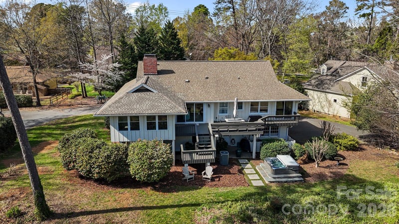 22 Honeysuckle Ln, Lake Wylie, SC 29710