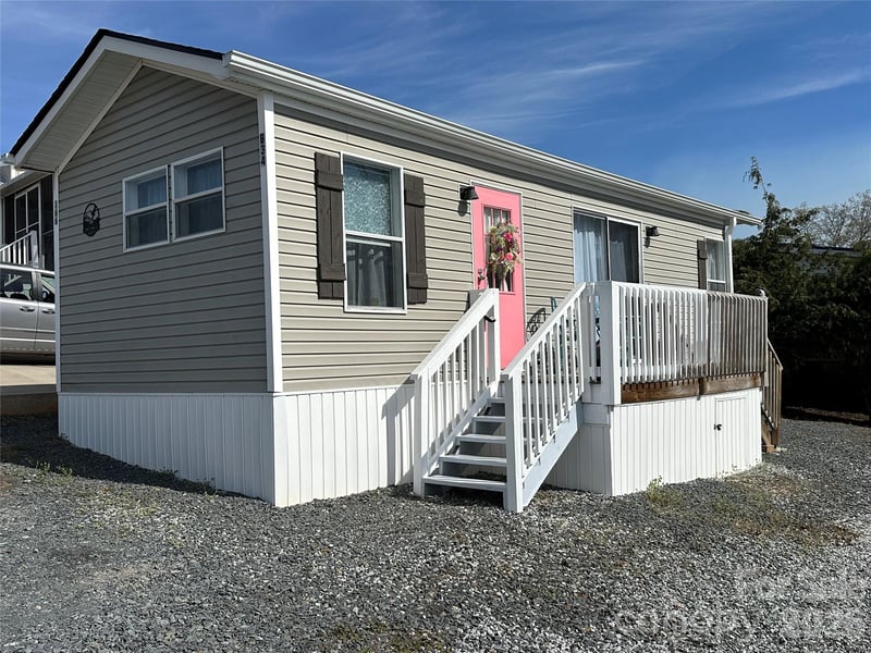 166 Eagle Dr, New London, NC 28127