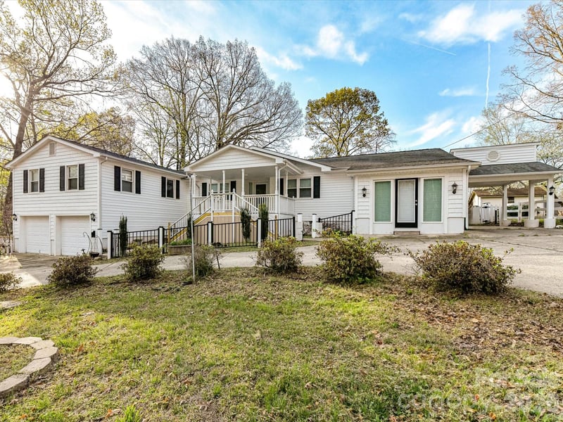 916 Lakewood Dr, Matthews, NC 28104