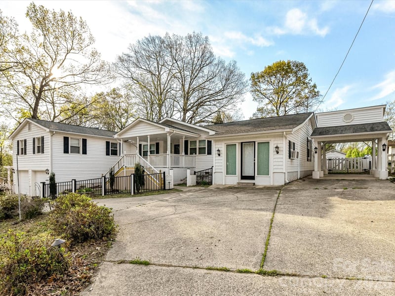 916 Lakewood Dr, Matthews, NC 28104