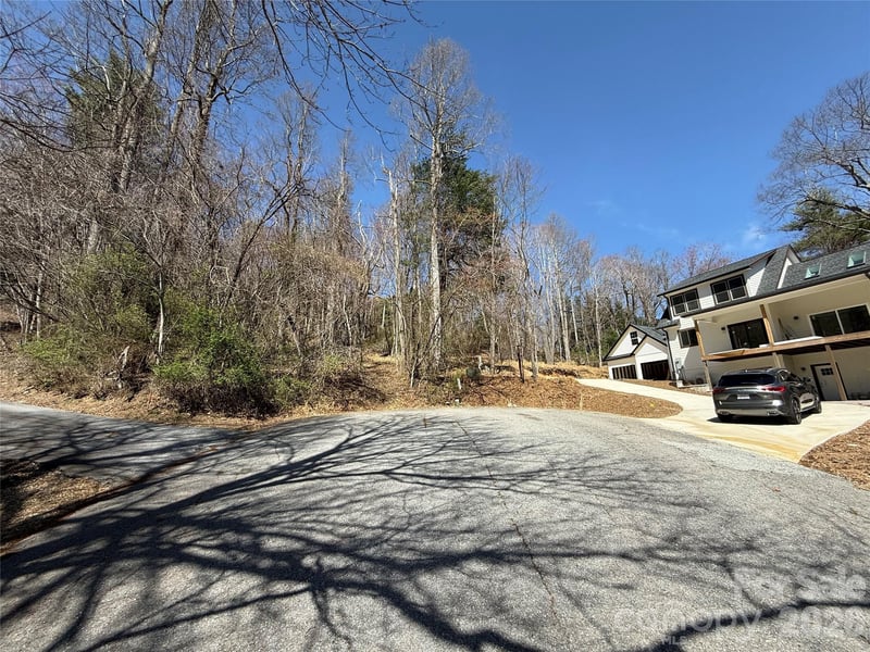 3 Fawn Turn Ln, Hendersonville, NC 28739