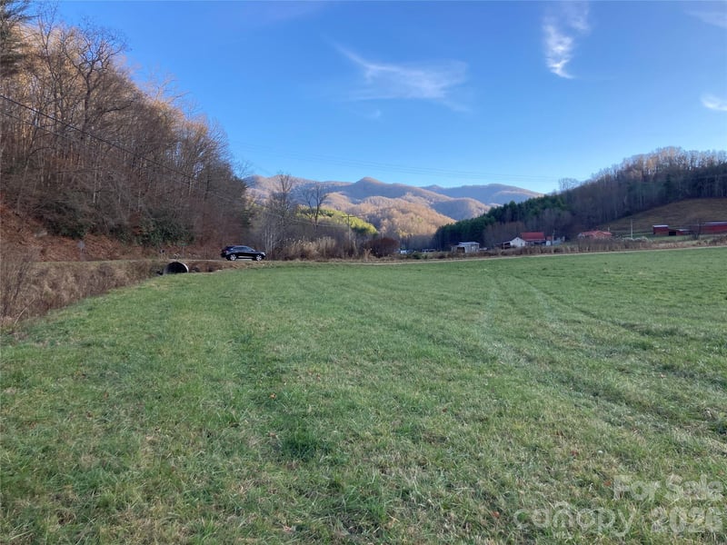 124 Shootout Ln, Burnsville, NC 28714
