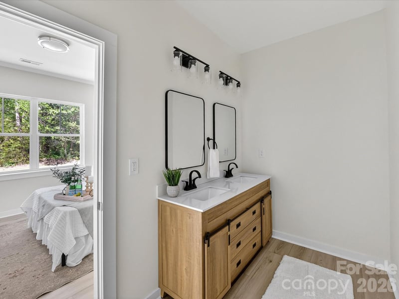 655 Stillgreen Ln, Charlotte, NC 28214