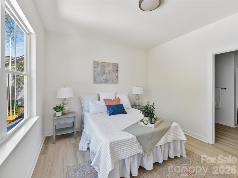 655 Stillgreen Ln, Charlotte, NC 28214