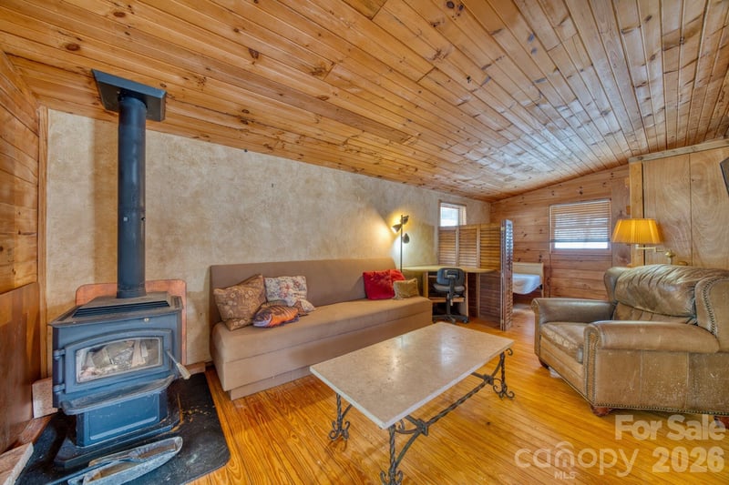 292 Crow Ln, Burnsville, NC 28714