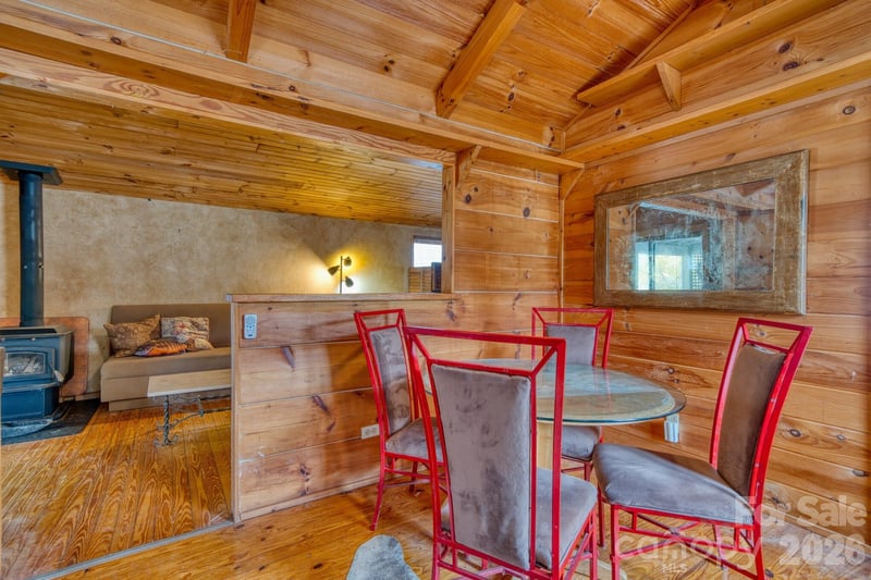 292 Crow Ln, Burnsville, NC 28714