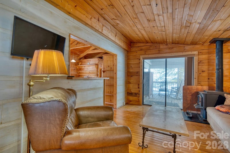 292 Crow Ln, Burnsville, NC 28714