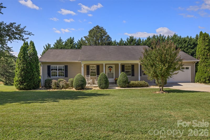 1254 Heritage Farm Rd, Hickory, NC 28601