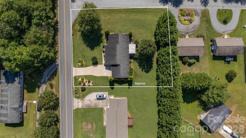 1254 Heritage Farm Rd, Hickory, NC 28601