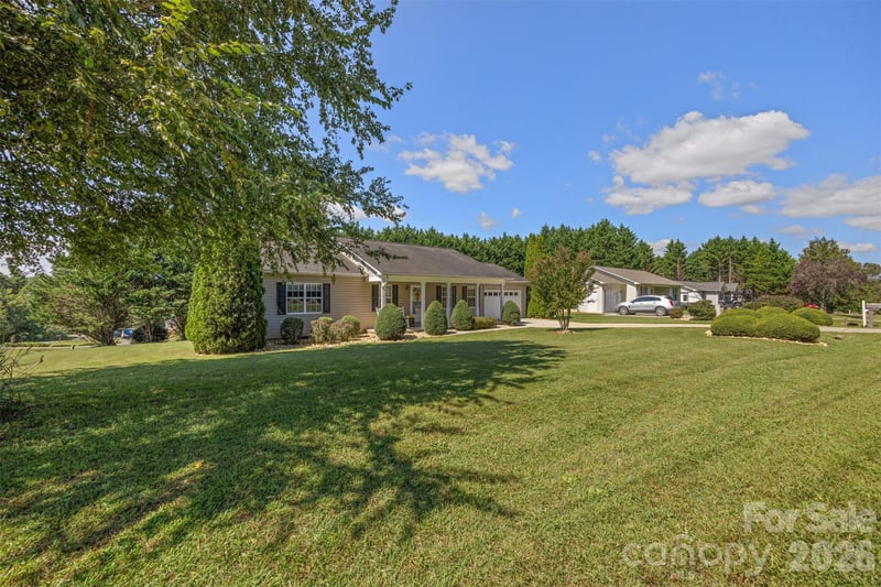 1254 Heritage Farm Rd, Hickory, NC 28601