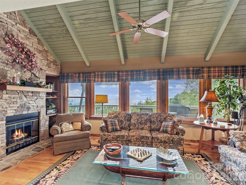 21 Ivy Ridge Rd, Burnsville, NC 28714