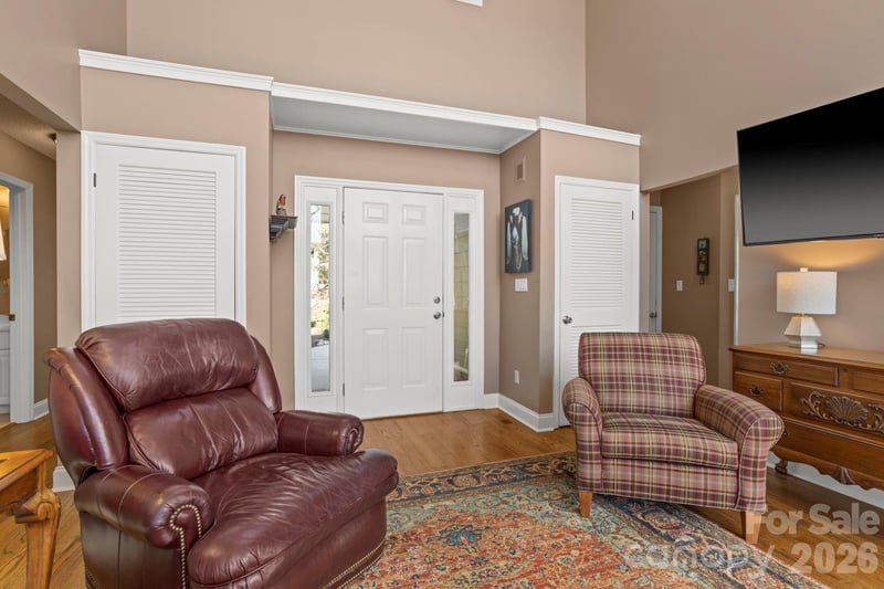 210 Claymoor Ct, Flat Rock, NC 28731