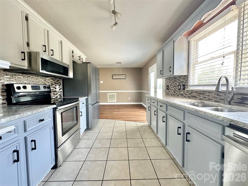 238 Dogwood Acres Ln, Taylorsville, NC 28681