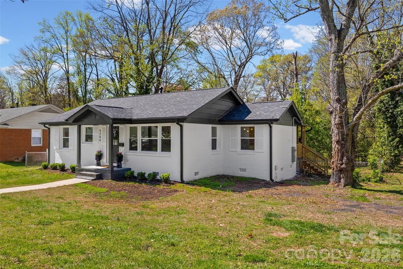 4200 Abbeydale Dr, Charlotte, NC 28205