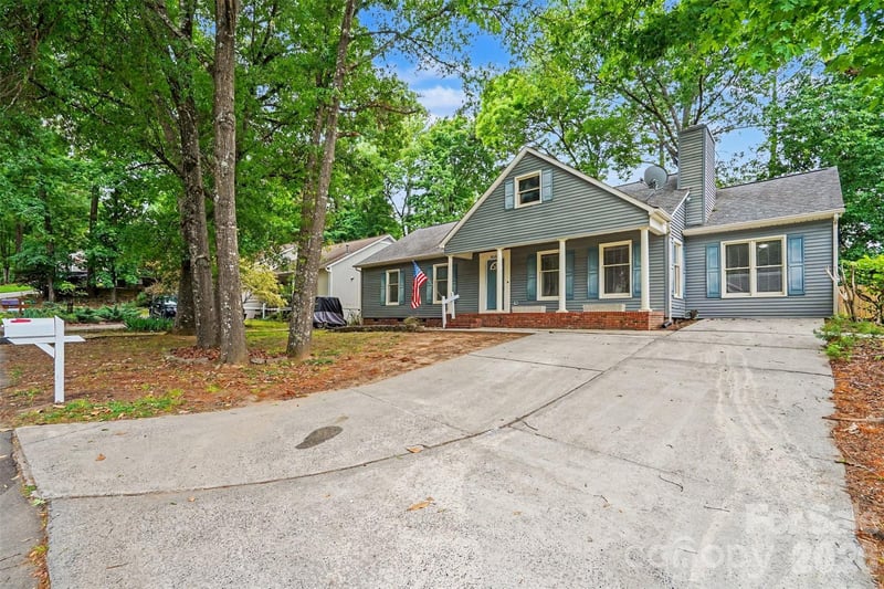 9060 Tulagi Ct, Tega Cay, SC 29708