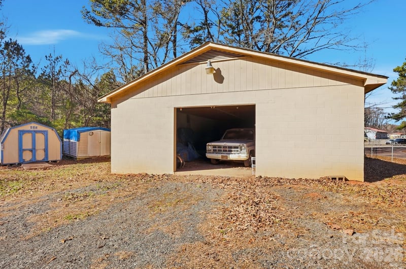 343 Carr Rd, Dallas, NC 28034