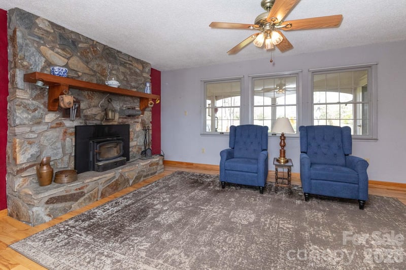 181 Leisure Ridge Dr, Mars Hill, NC 28754