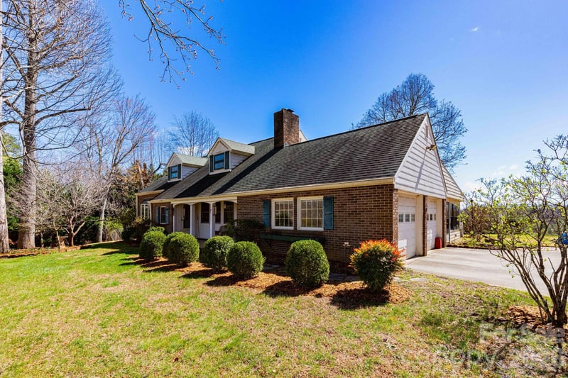 181 Leisure Ridge Dr, Mars Hill, NC 28754