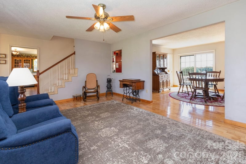 181 Leisure Ridge Dr, Mars Hill, NC 28754