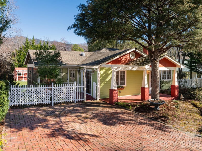 113 5th St, Black Mountain, NC 28711