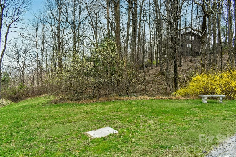 252 Pinewood Cir, Hendersonville, NC 28739