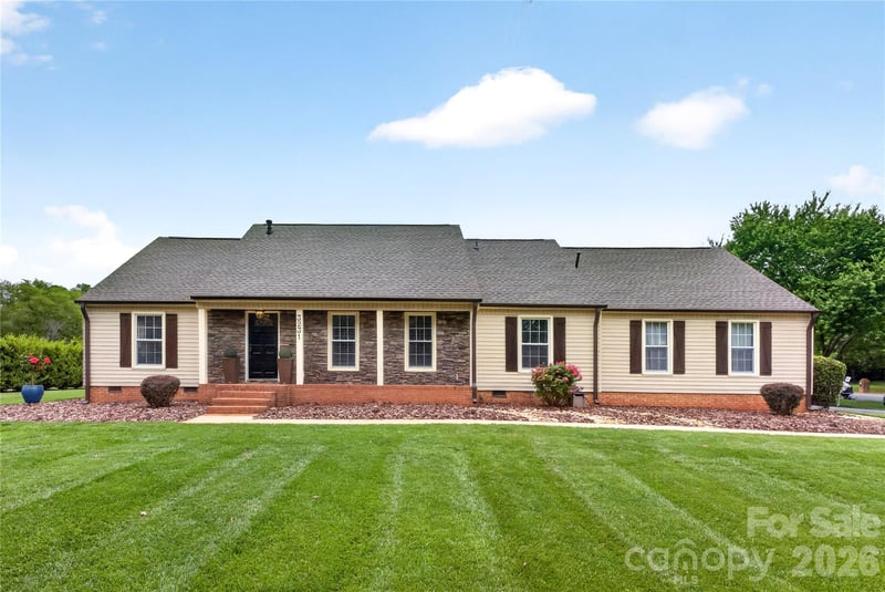 3231 Windrow Ln, Matthews, NC 28105
