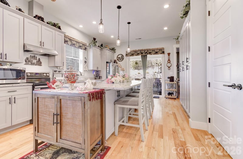 35 Cider Hill Ln, Hendersonville, NC 28792