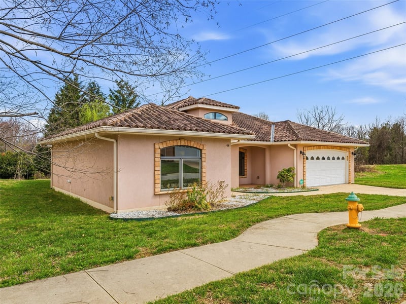 44 Pacifico Dr, Asheville, NC 28806