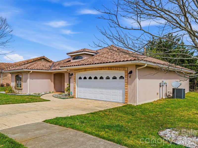 44 Pacifico Dr, Asheville, NC 28806