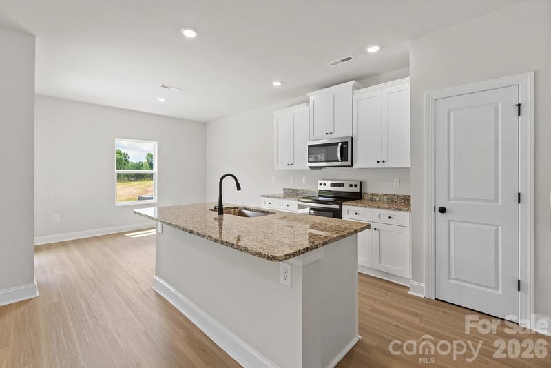6741 Fairford Dr, Charlotte, NC 28215