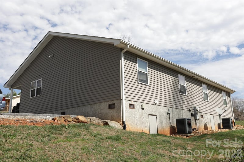 1302 Stanwood Ln, Hendersonville, NC 28739