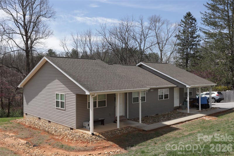 1302 Stanwood Ln, Hendersonville, NC 28739