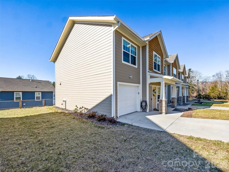 1214 Pauline Trail Dr, Arden, NC 28704