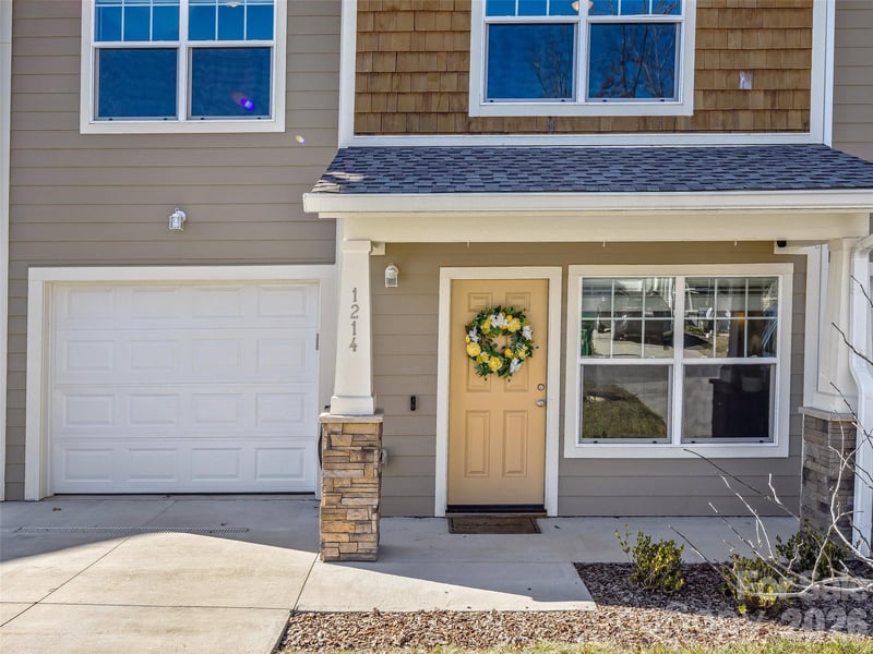 1214 Pauline Trail Dr, Arden, NC 28704