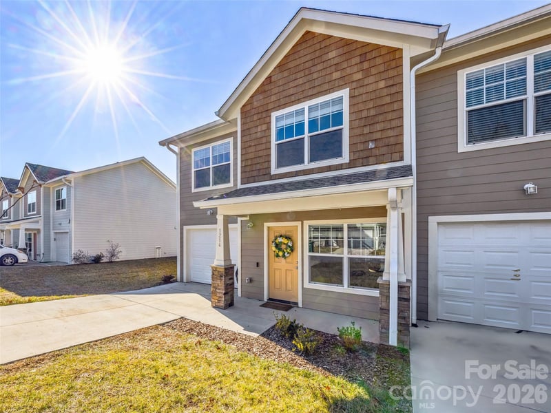 1214 Pauline Trail Dr, Arden, NC 28704