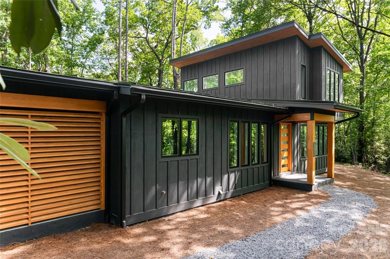 558 Poplar Crest Dr, Pisgah Forest, NC 28768