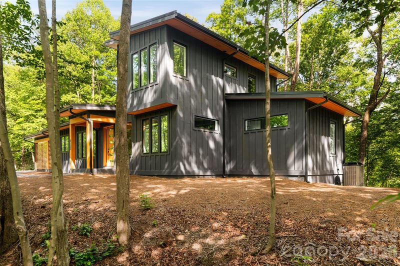 558 Poplar Crest Dr, Pisgah Forest, NC 28768