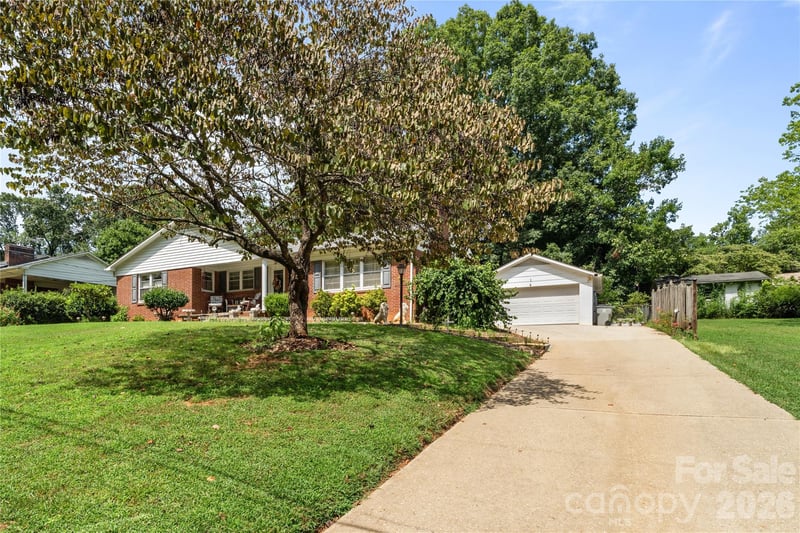308 Taubrook Pl, Lenoir, NC 28645