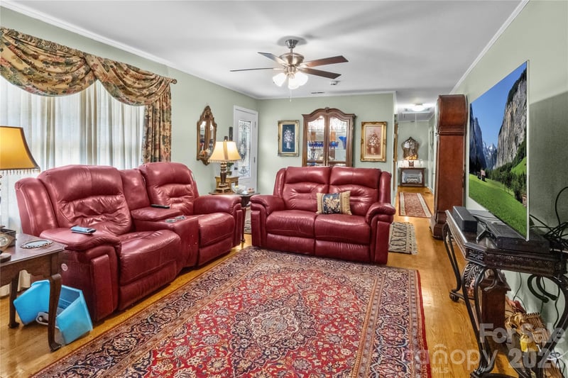 308 Taubrook Pl, Lenoir, NC 28645