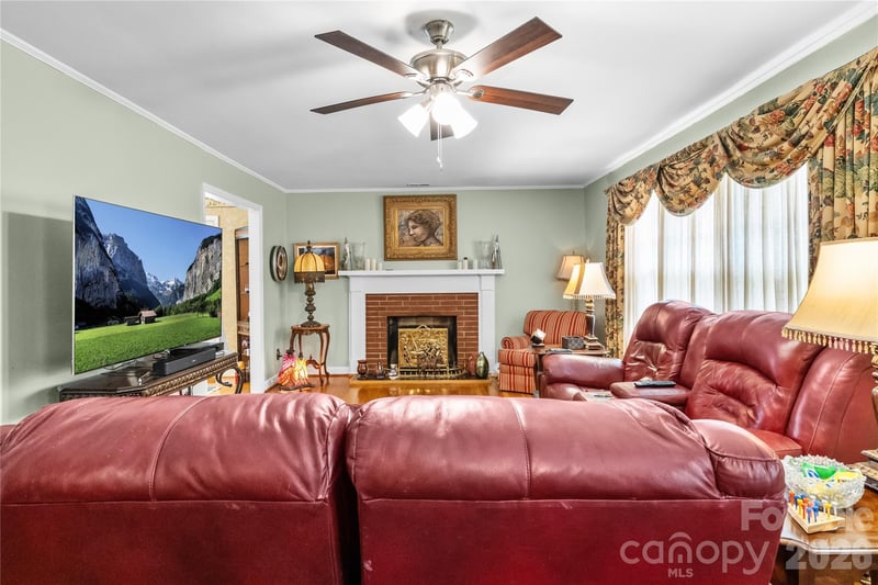 308 Taubrook Pl, Lenoir, NC 28645